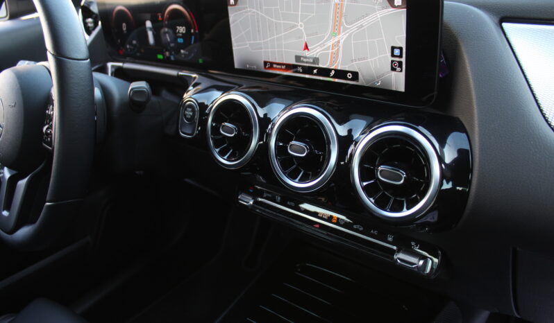 MERCEDES GLA 250e 218HP PLUG IN LED ΝΑVI CAMERA AYTOMATO 1ο ΧΕΡΙ ΕΛΛΗΝΙΚΟ full